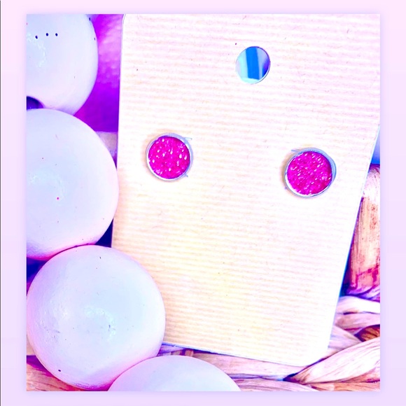 Pink glitter faux leather earring studs. Very elegant and eye catching. - Picture 1 of 3